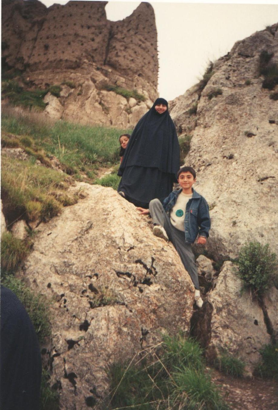 DOĞDUĞU GÜNLERİ VE ÇOCUKLUĞU