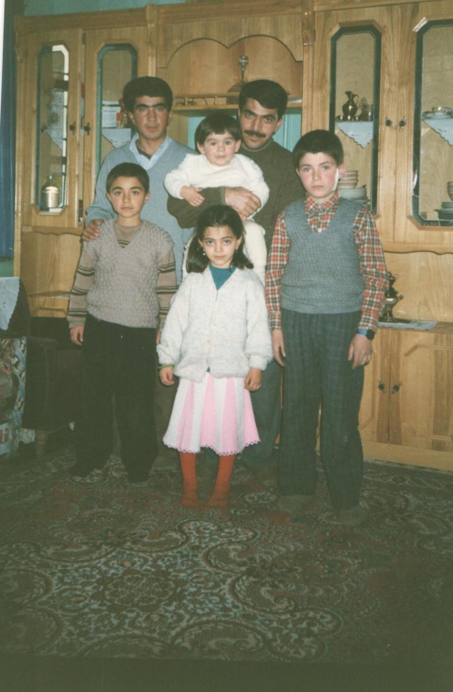 DOĞDUĞU GÜNLERİ VE ÇOCUKLUĞU