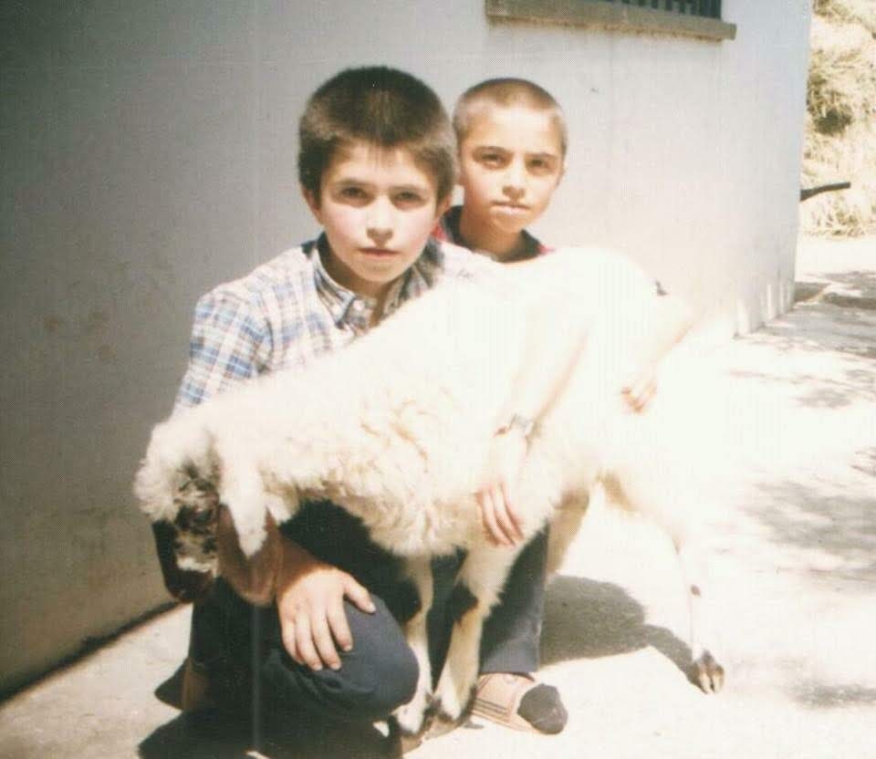 DOĞDUĞU GÜNLERİ VE ÇOCUKLUĞU