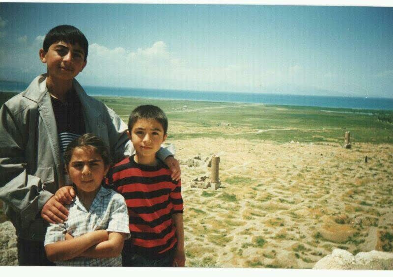 DOĞDUĞU GÜNLERİ VE ÇOCUKLUĞU