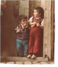 DOĞDUĞU GÜNLERİ VE ÇOCUKLUĞU