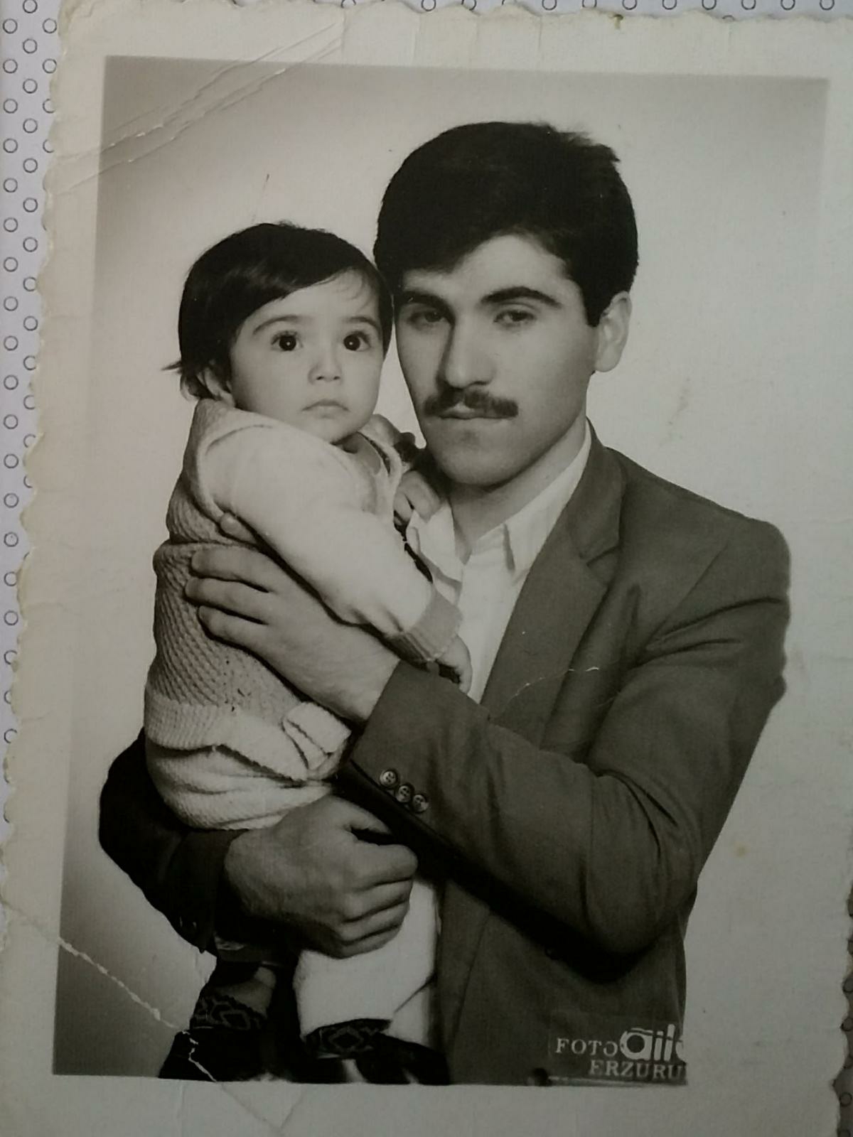 DOĞDUĞU GÜNLERİ VE ÇOCUKLUĞU
